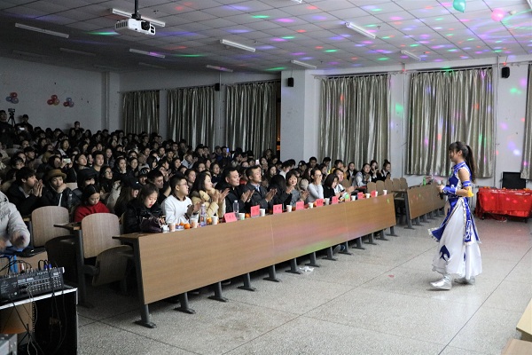 2.杈炬枴灏旀棌瀛︾敓琛ㄦ紨鑺傜洰.jpg 2.杈炬枴灏旀棌瀛︾敓琛ㄦ紨鑺傜洰.jpg